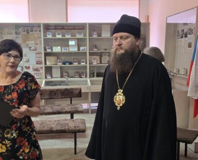 Епископ Славгородский и Каменский Иоасаф посетил Мамонтовский районный краеведческий музей.