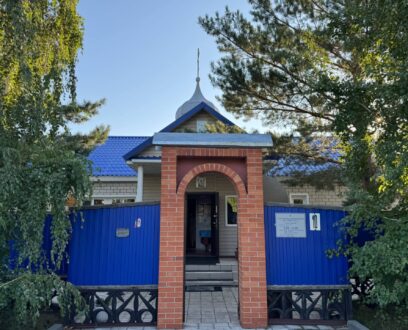 В Неделю 11-ю по Пятидесятнице, епископ Славгородский и Каменский Иоасаф совершил Божественную литургию в храме в честь иконы Божией Матери «Достойно есть» села Табуны