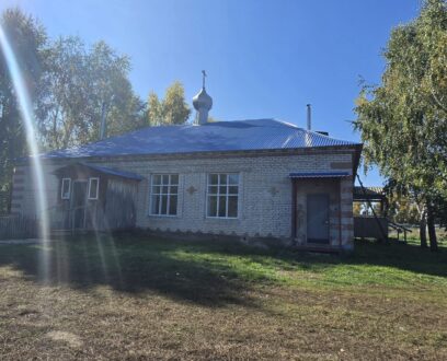 В день памяти священномученика Анфима, епископа Никомидийского, митрополит Барнаульский и Алтайский Сергий и епископ Славгородский и Каменский Иоасаф совершили Божественную литургию в храме в честь святого священномученика Анфима, епископа Никомидийского, в селе Потеряевка. 