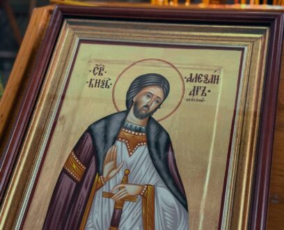 В праздник перенесения мощей Святого благоверного великого князя Александра Невского епископ Славгородский и Каменский Иоасаф совершил Божественную литургию в храме Святого благоверного князя Александра Невского в городе Славгород.