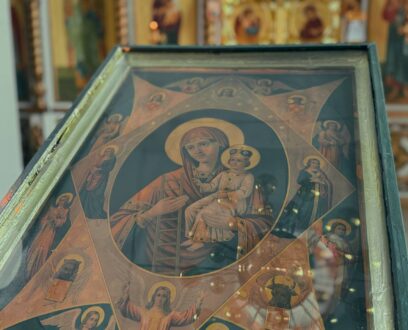 В храме апостолов Петра и Павла в Славгороде епископ Славгородский и Каменский Иоасаф совершил благодарственный молебен перед иконой Божией Матери «Неопалимая Купина».
