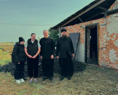 Славгородская епархия закупает уголь для нуждающихся и организует его доставку.