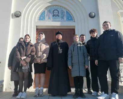 Старшеклассники посетили храм Рождества Христова в п. Степное Озеро.
