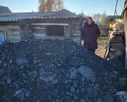 В преддверии зимних холодов приход храма Рождества Иоанна Предтечи с. Родино продолжает оказывать помощь нуждающимся людям. 