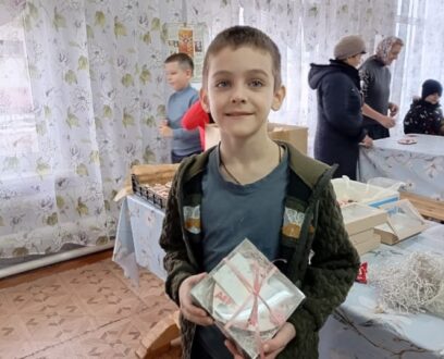 В воскресной школе «Горчичное зернышко» при храме в честь преподобного Алексия человека Божьего в селе Ключи продолжается подготовка к празднику Дня матери