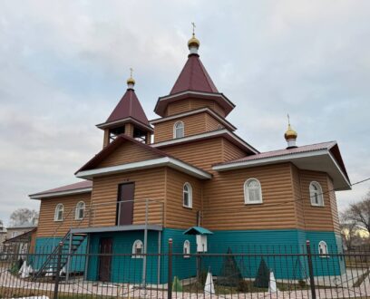 Епископ Славгородский и Каменский Иоасаф совершил Божественную литургию в храме в честь Архистратига Божьего Михаила в селе Михайловское.
