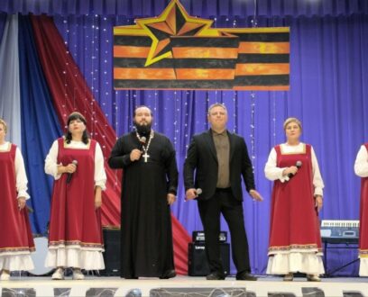 Настоятель храма в честь преподобного Серафима Саровского села Хабары принял участие в районном итоговом концерте патриотической самодеятельности «Время Героев».