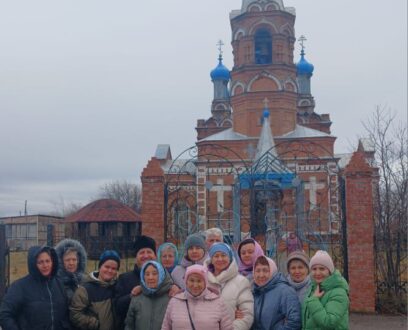 Иерей Пётр Лисицкий в составе паломнической делегации посетил Казанский Богородичный мужской монастырь в с. Коробейниково с целью духовного окормления путников.