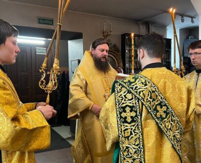 Епископ Славгородский и Каменский Иоасаф совершил Всенощное бдение в храме Святых апостолов Петра и Павла в городе Славгород. 