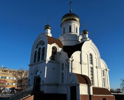 Епископ Славгородский и Каменский Иоасаф совершил Божественную литургию в храме в честь святых первоверховных апостолов Петра и Павла в городе Славгород.