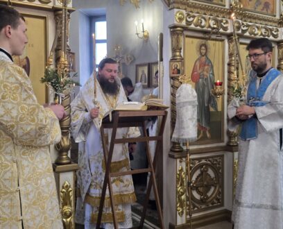 Епископ Славгородский и Каменский Иоасаф совершил Великую Вечерню в храме апостолов Петра и Павла в городе Славгороде.