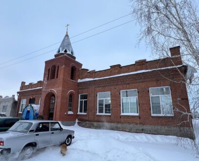 Епископ Славгородский и Каменский Иоасаф совершил Божественную Литургию в храме в честь преподобного Серафима Саровского  села Хабары. 