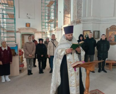 В День памяти святой мученицы Татианы в Богоявленском епархиальном мужском монастыре города Камень-на-Оби состоялся молебен.