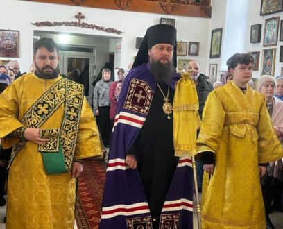 Епископ Славгородский и Каменский Иоасаф совершил Божественную литургию в храме в честь святителя Тихона Патриарха Московского и всея России города Камень-на-Оби.