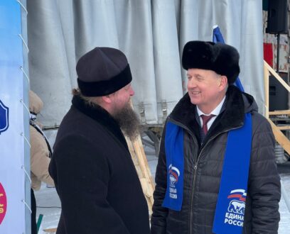 Епископ Славгородский и Каменский Иоасаф принял участие в турнире по зимнему футболу на кубок Коротоякского элеватора.