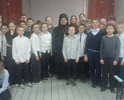 Иеромонах Стефан (Шилин), клирик Богоявленского епархиального монастыря посетил лицей № 2 города Камень-на-Оби