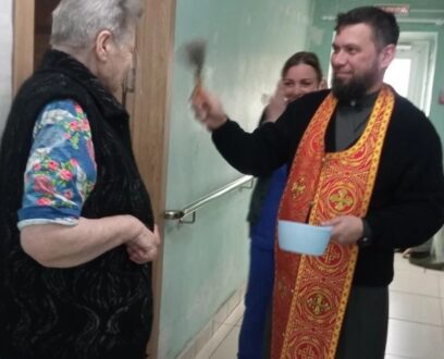 Священник поздравил подопечных комплексного центра с Пасхой Христовой