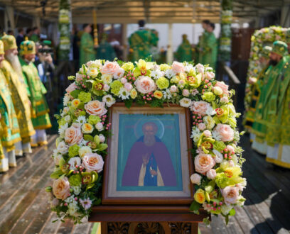 Епископ Славгородский и Каменский Иоасаф сослужил Святейшему Патриарху Московскому и всея Руси Кириллу за Божественной литургией на Соборной площади Свято-Троицкой Сергиевой лавры. 