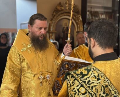 Преосвященный Иоасаф, епископ Славгородский и Каменский, совершил Всенощное бдение в храме апостолов Петра и Павла в городе Славгород.