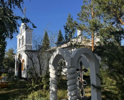 Епископ Славгородский и Каменский Иоасаф совершил славословное богослужение с чином Изнесения Креста в Ксение-Покровском женском монастыре города Яровое.