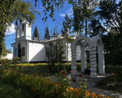 Епископ Славгородский и Каменский Иоасаф совершил Божественную литургию в Ксение-Покровском женском монастыре города Яровое.
