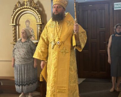 Преосвященный Иоасаф, епископ Славгородский и Каменский, совершил Всенощное бдение в храме апостолов Петра и Павла в городе Славгород.