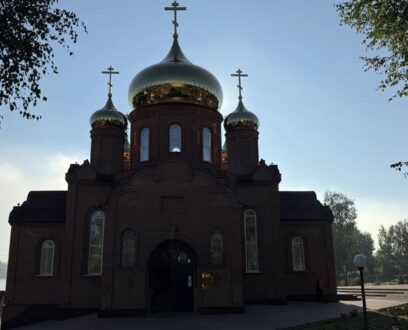 Епископ Славгородский и Каменский Иоасаф совершил Божественную литургию в храме в честь Всех Святых в земле Сибирской просиявших п.Комсомольское