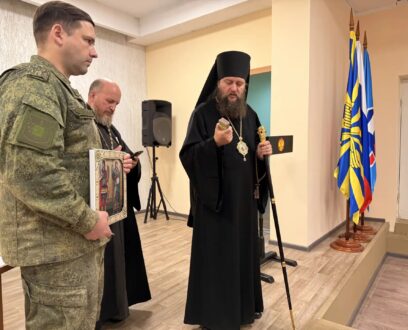 Епископ Славгородский и Каменский Иоасаф посетил военную часть, расположенную в поселке Комсомольский Павловского района.