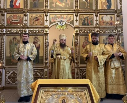 Преосвященный Иоасаф, епископ Славгородский и Каменский, совершил Всенощное бдение в храме апостолов Петра и Павла в городе Славгород.